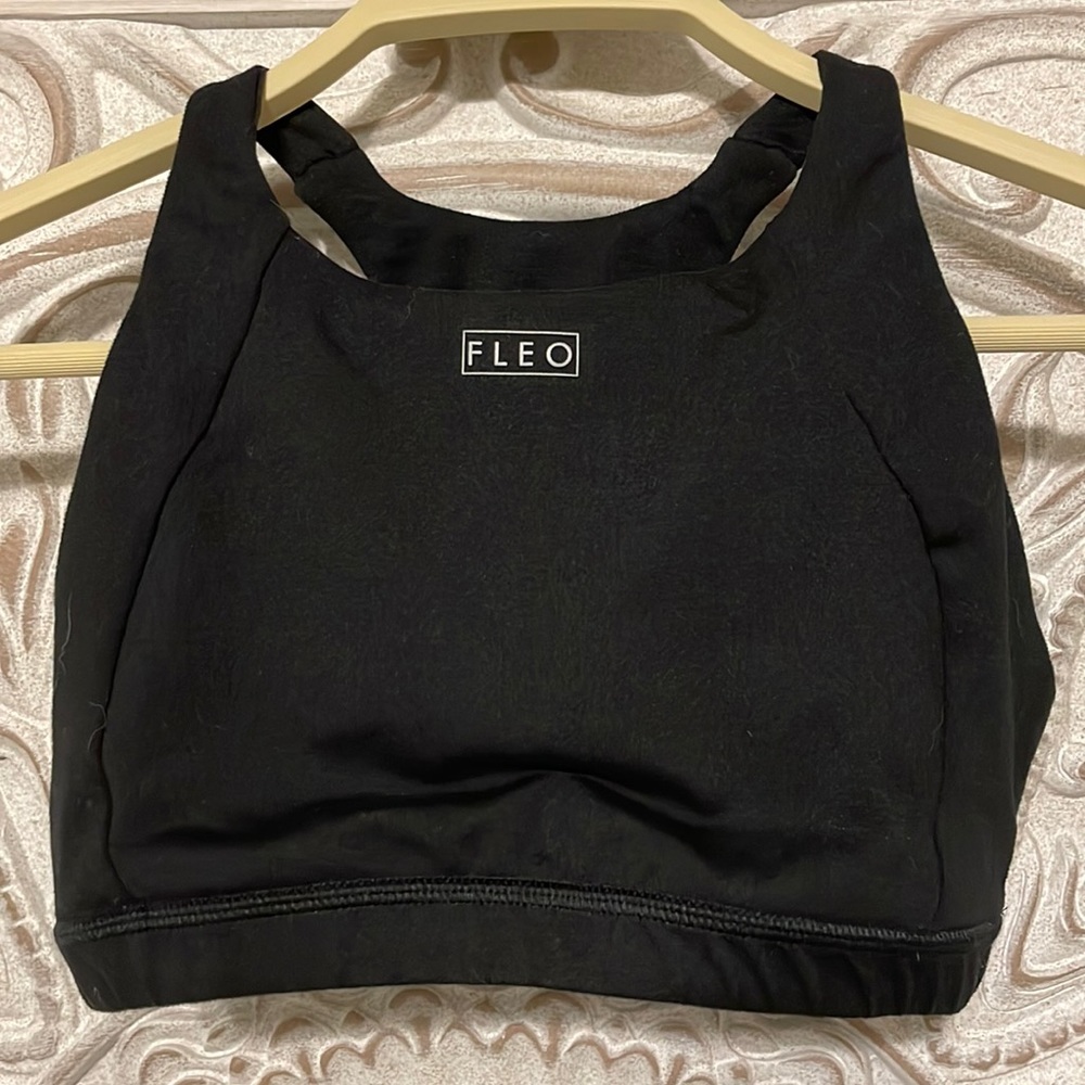 Small Fleo Black Sports Bra